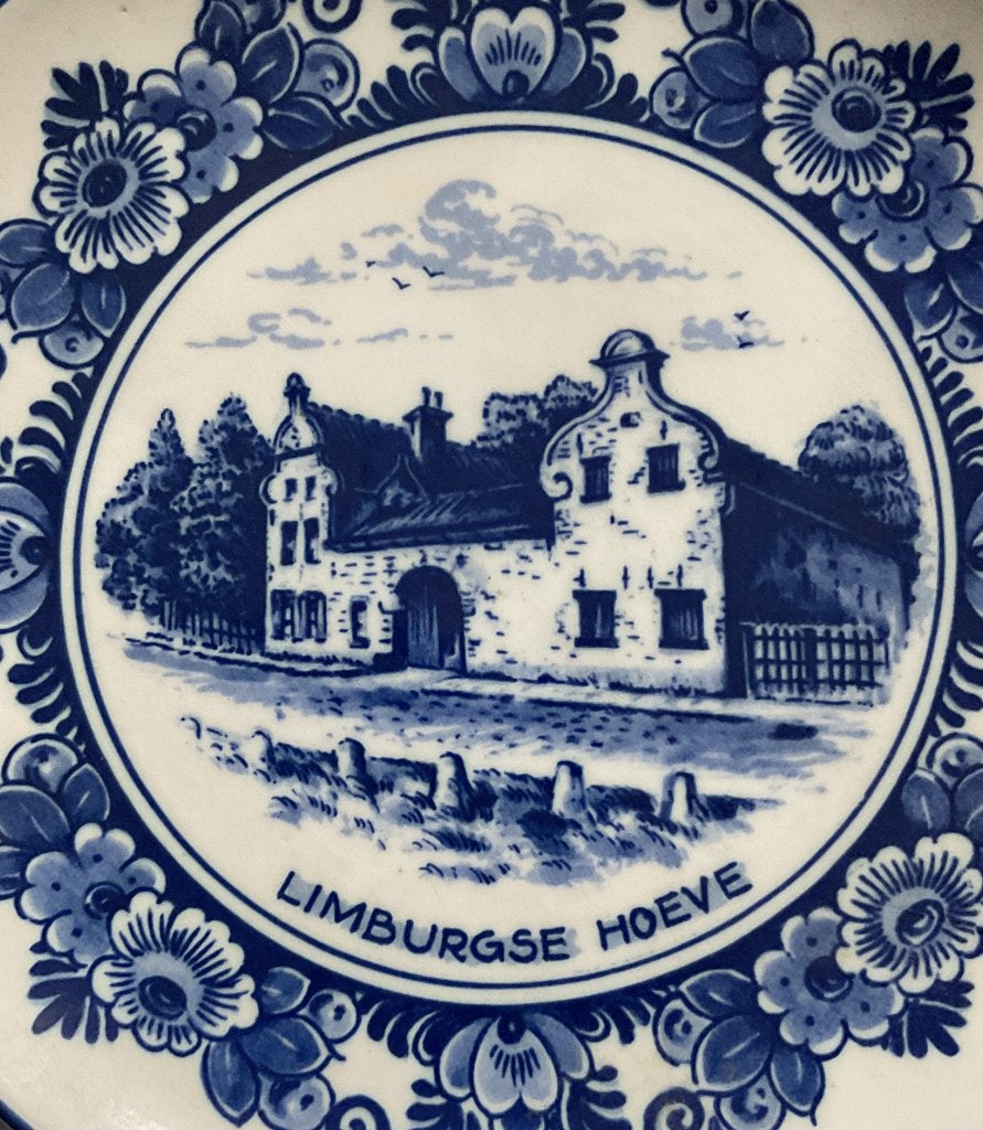 Delfts blauw wandbord Limburgse hoeve., Antiek en Kunst, Antiek | Wandborden en Tegels, Ophalen
