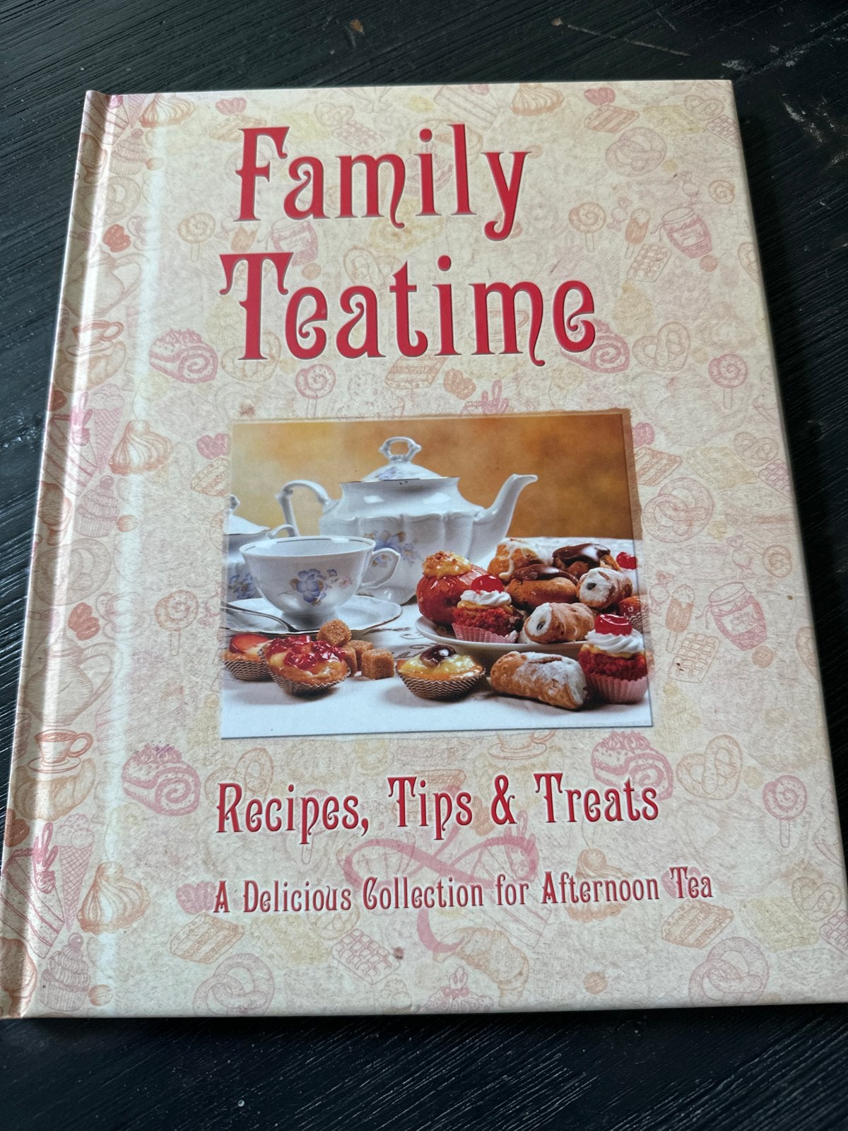 Family Teatime: Recepten, Tips & Traktaties Kookboek, Ophalen of Verzenden, Zo goed als nieuw, Europa, Tapas, Hapjes en Dim Sum