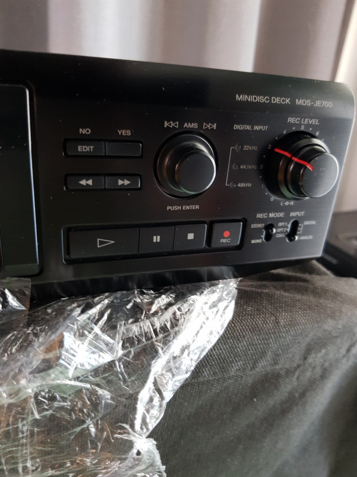 Sony  MDS-JE700 QS met afstandsbediening, Verzenden