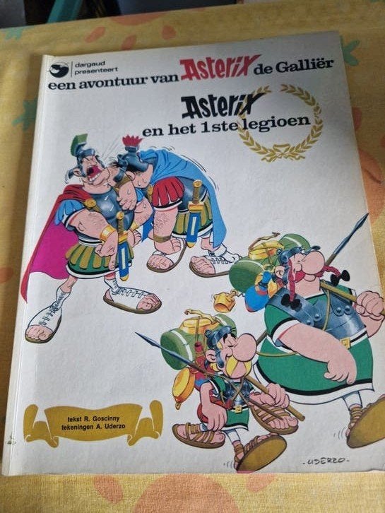 2x Asterix en het 1ste Legioen - Klassiek Stripboek, Boeken, Eén stripboek, Ophalen of Verzenden, Gelezen