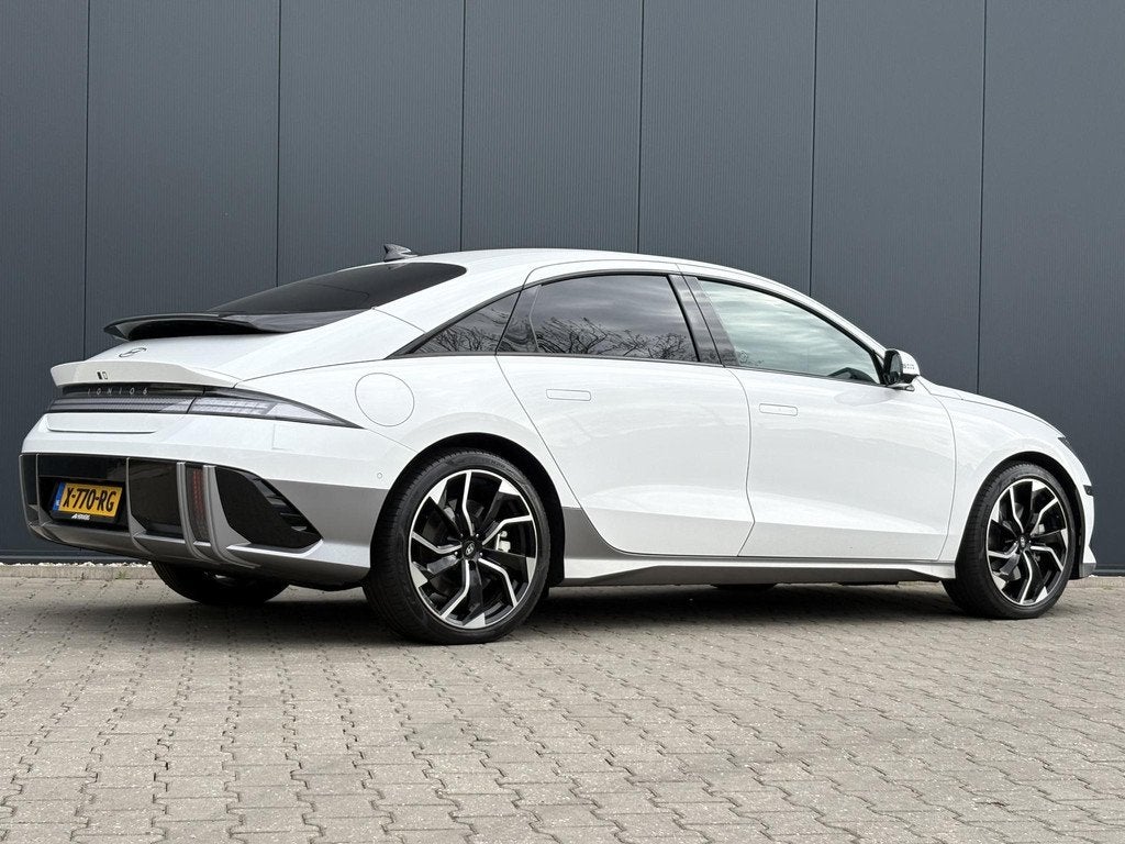 Hyundai IONIQ 6 Lounge 77.4 kWh / SOH 100% / Origineel NL Au, Auto's, 228 pk, Achterwielaandrijving, Gebruikt, Zwart
