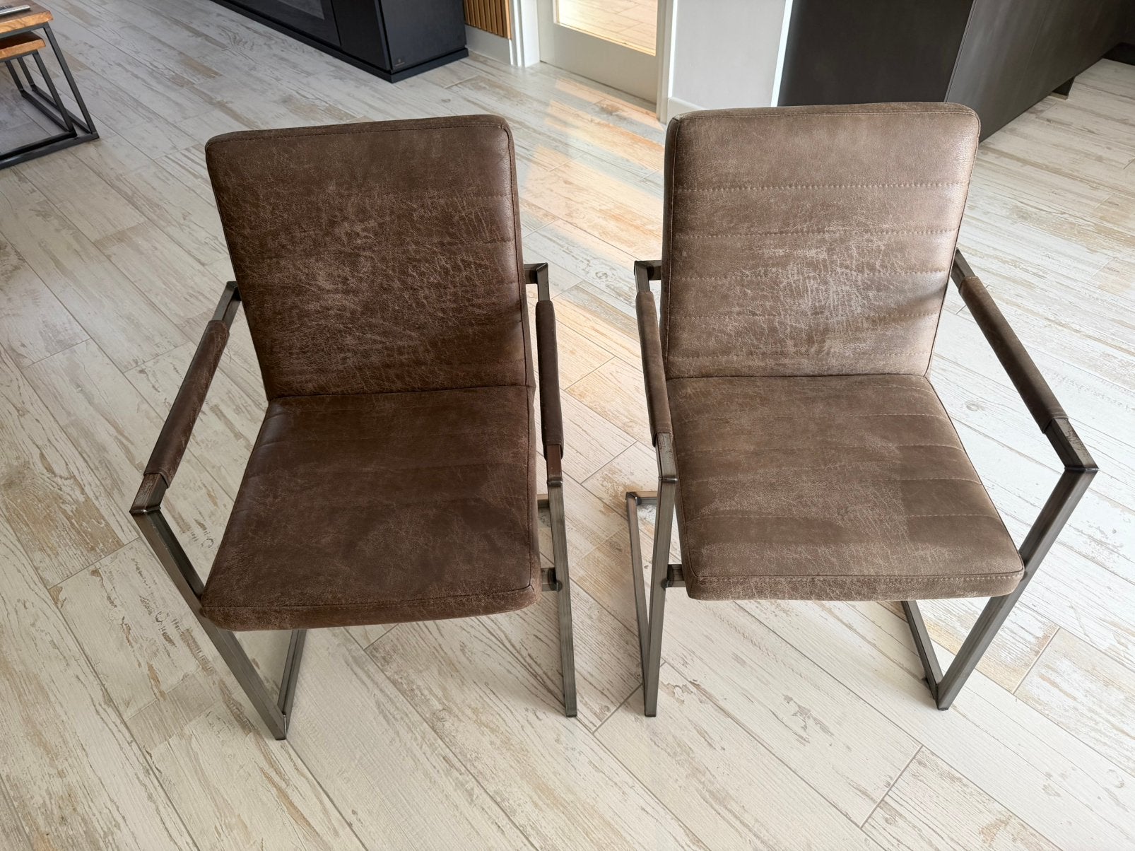4x taupe en 2x bruin, Ophalen, Zo goed als nieuw, Bruin, Vier