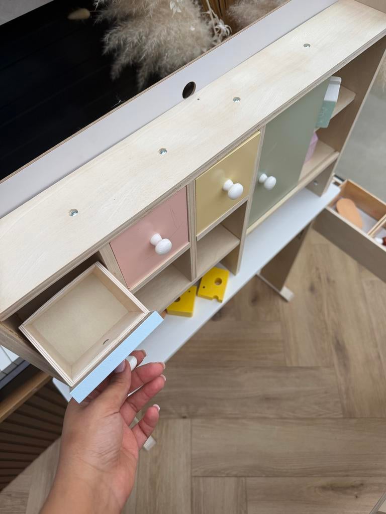 Houten speelgoedwinkel met kassa, weegschaal en fruit, Ophalen of Verzenden, Zo goed als nieuw, Jongen of Meisje
