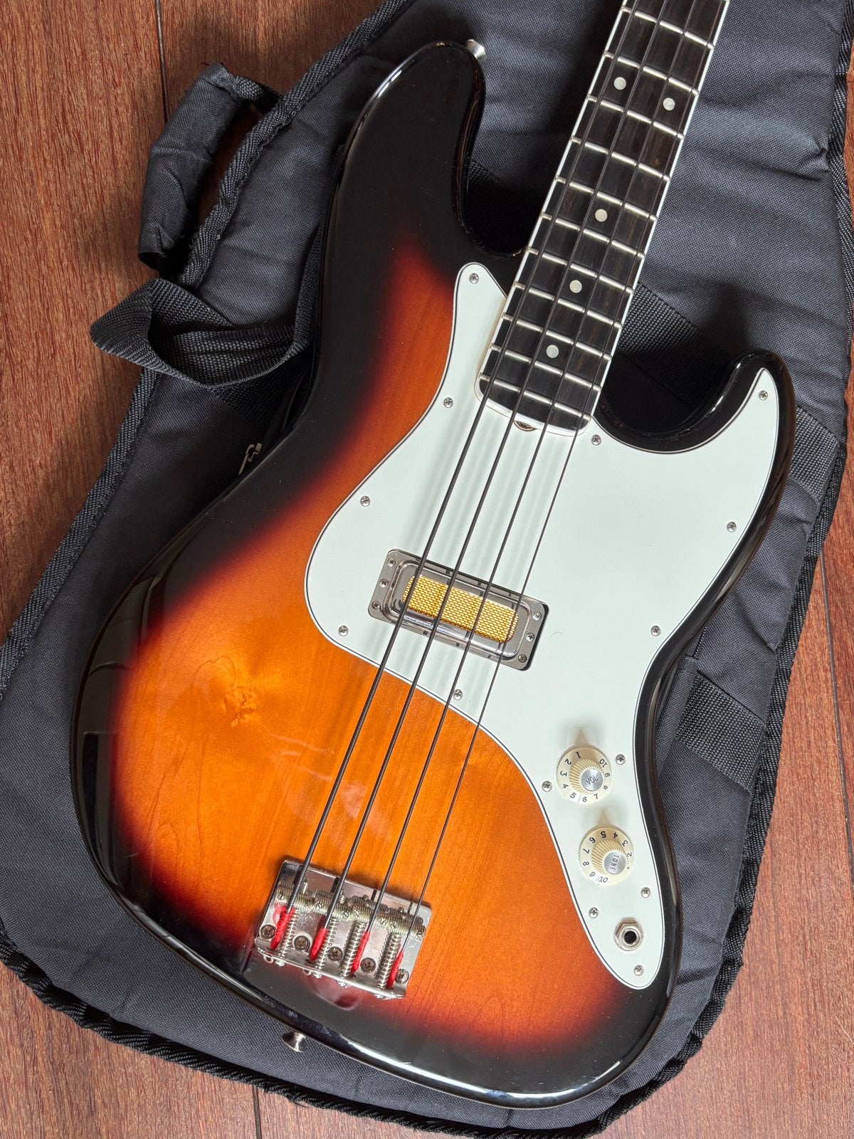 Fender Gold Foil Jazz Bass 2-tone Sunburst zgan, Muziek en Instrumenten, Verzenden, Zo goed als nieuw, Elektrisch