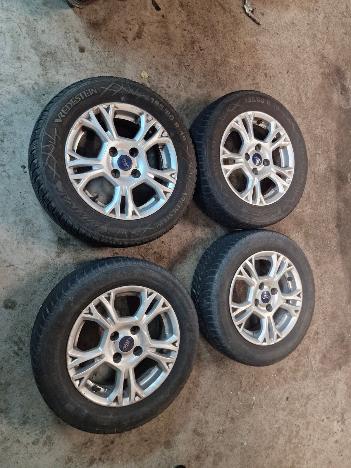 velgen met winterbanden ford bmax, Ophalen, Winterbanden, Banden en Velgen