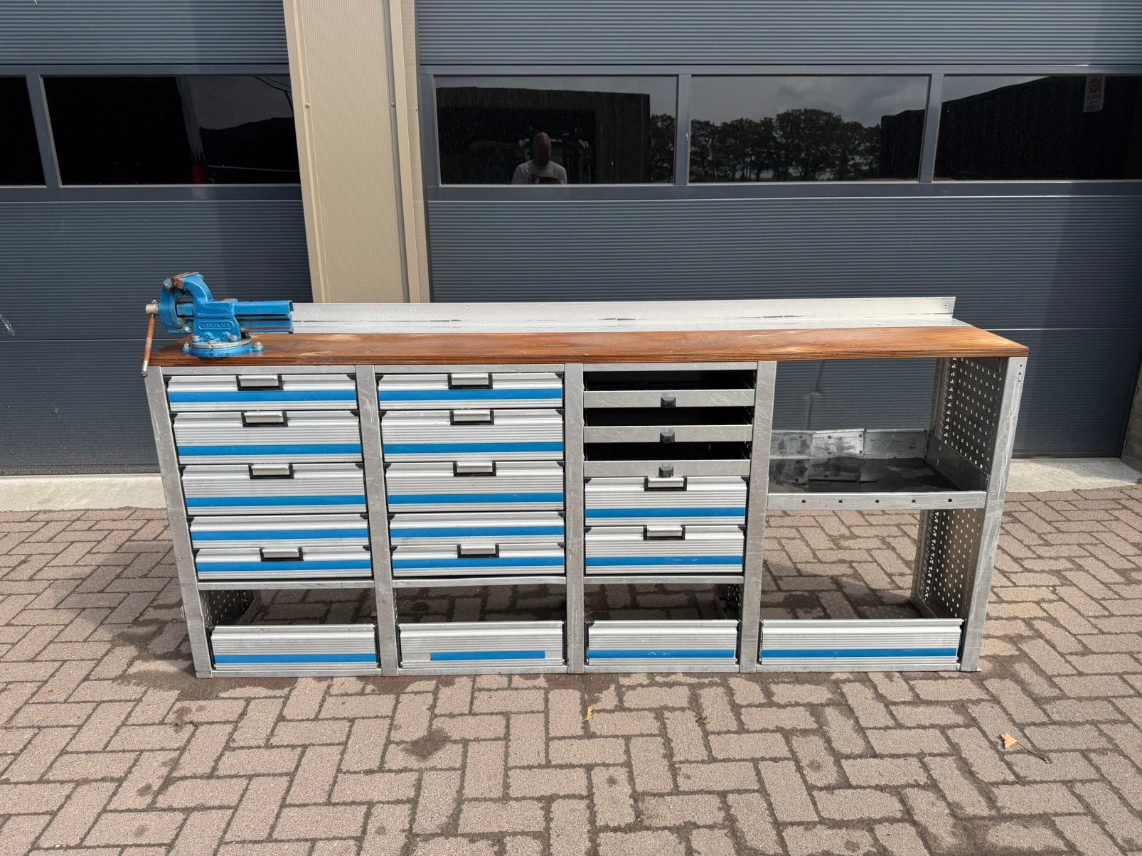 Aluca bedrijfswageninrichting werkbank mercedes sprinter, Ophalen, Zo goed als nieuw, 170 cm of meer, Bankschroef