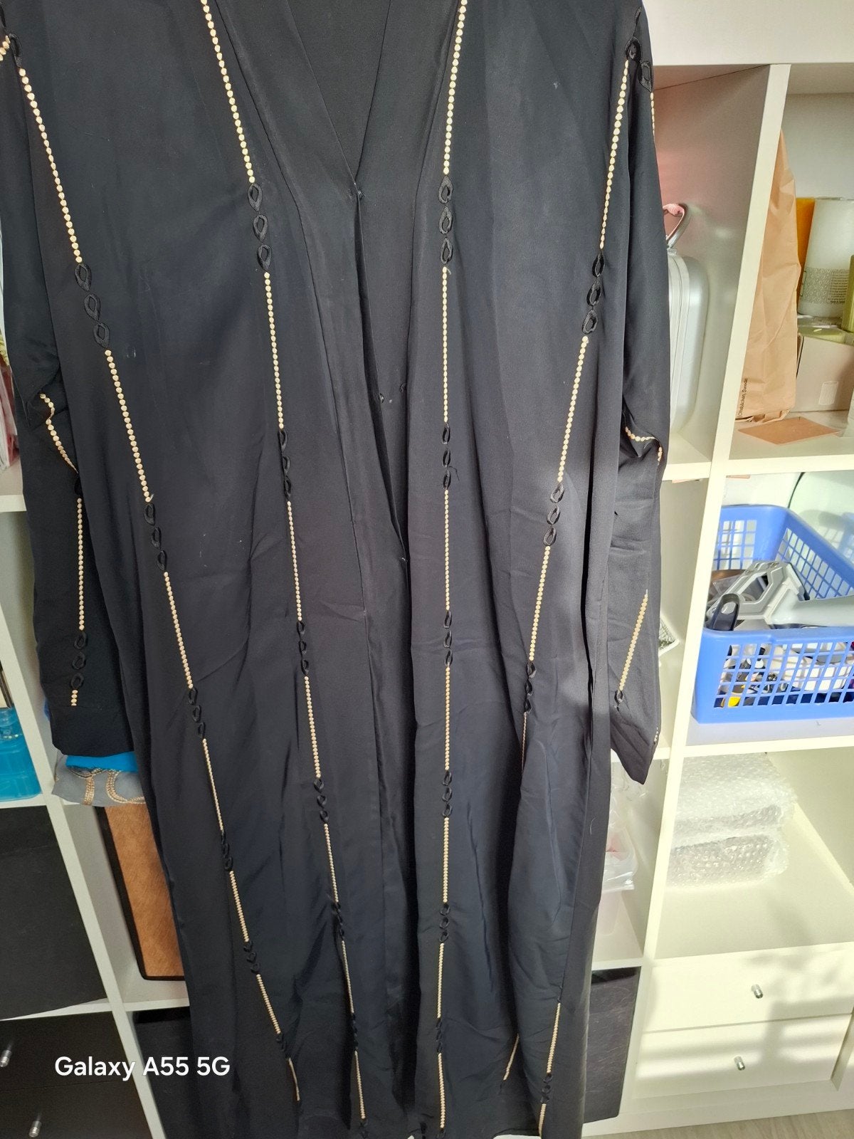 Zwarte abaya met gouden borduursels, Zwart, Maat 42/44 (L), Ophalen of Verzenden, Onder de knie