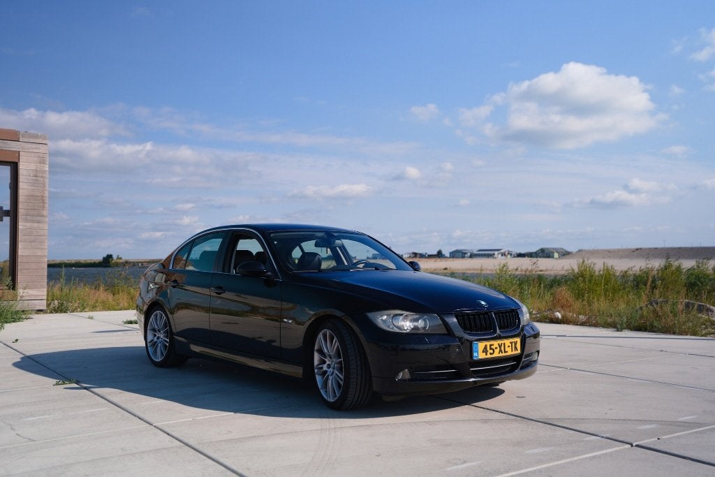 BMW 330i Sedan (E90) — Automatic — 2005 — black — 288,144 km, Automaat, Achterwielaandrijving, 1440 kg, 258 pk