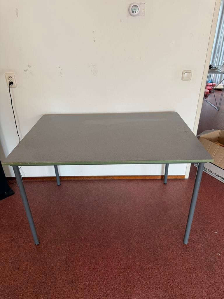Stevige tafel met metalen poten, Huis en Inrichting, Tafels | Eettafels, Ophalen, Gebruikt, 100 tot 150 cm, 50 tot 100 cm