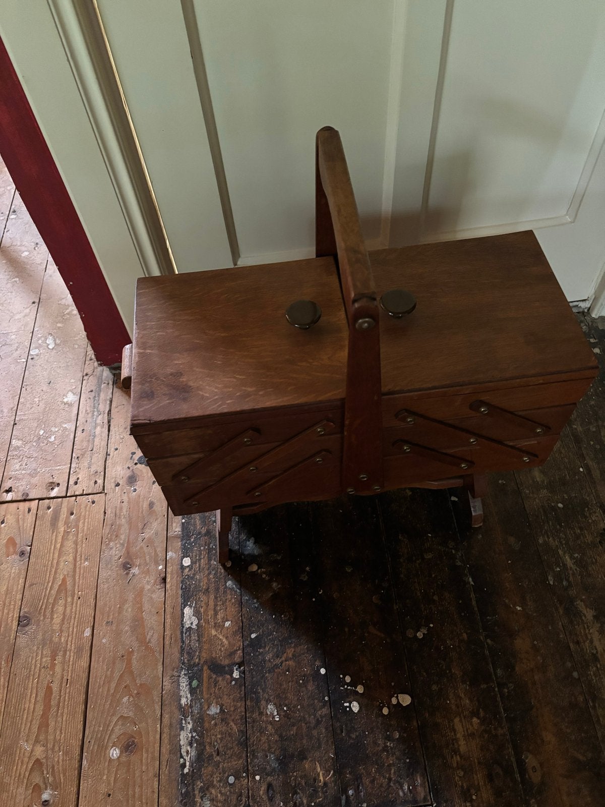 Antieke houten naaidoos op pootjes, uitklapbaar, Ophalen