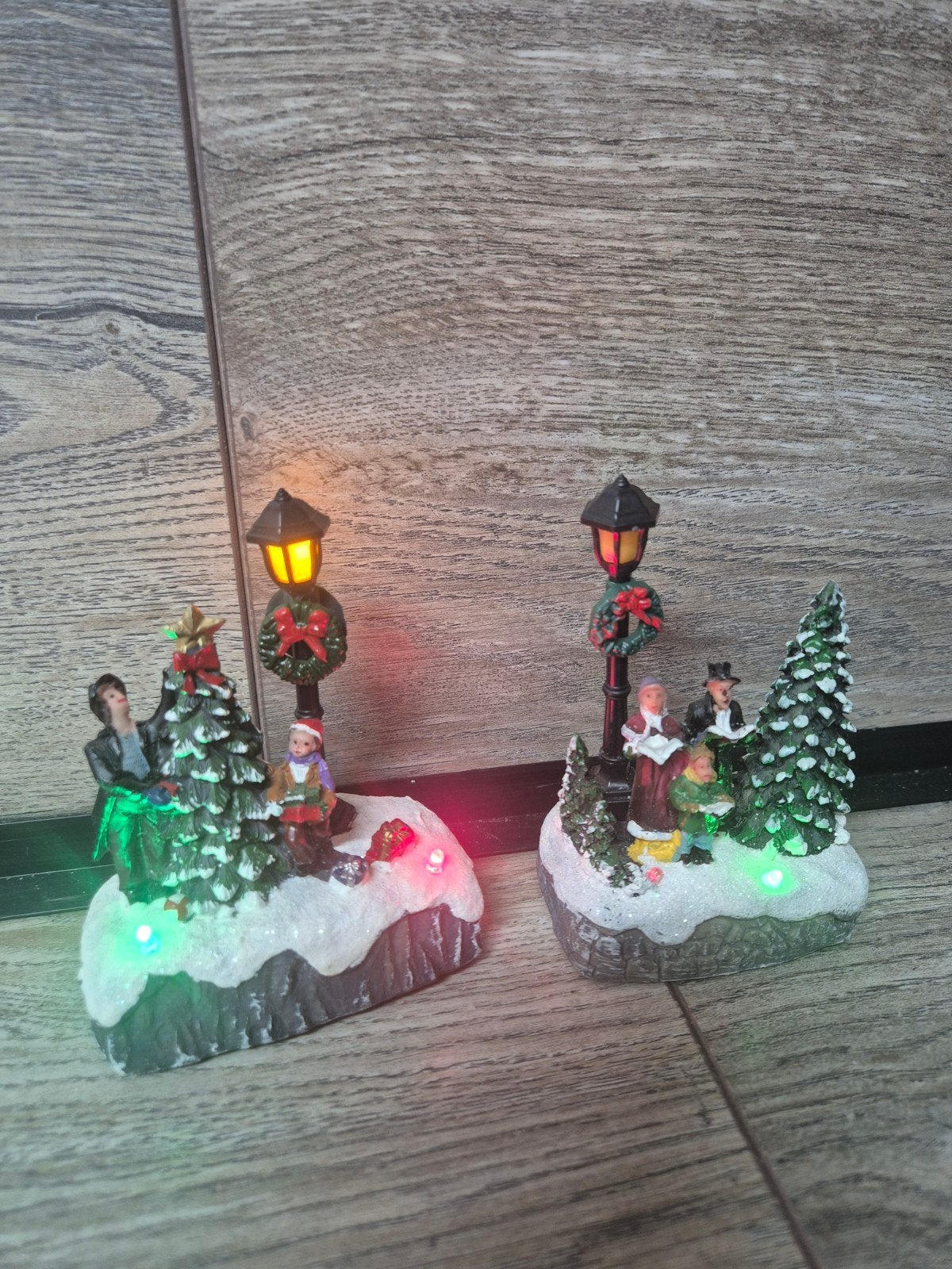 Kerstdorp 2 verschillende items samen verlicht kersthuisjes, Ophalen of Verzenden, Zo goed als nieuw