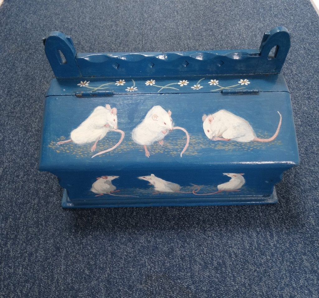 Bijzonder blauw houten klepkistje beschilderd witte muizen, Ophalen, Paneel, Realistisch, Dieren