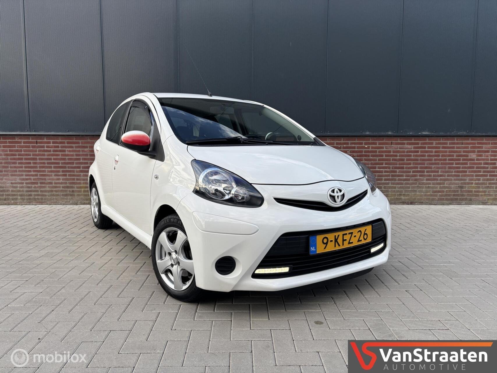 Toyota Aygo 1.0 VVT-i Aspiration | Airco | Carplay | 5 deurs, Voorwielaandrijving, Euro 5, Gebruikt, 4 stoelen