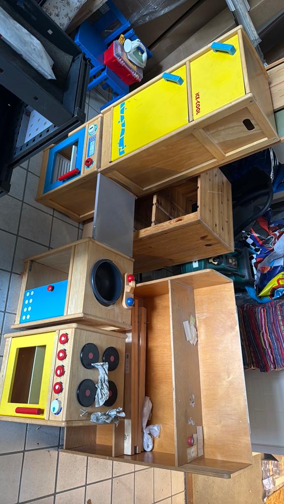 Grote houten speelkeuken met koelkast en fornuis, Kinderen en Baby's, Speelgoed | Speelkeukens, Ophalen, Zo goed als nieuw, Hout
