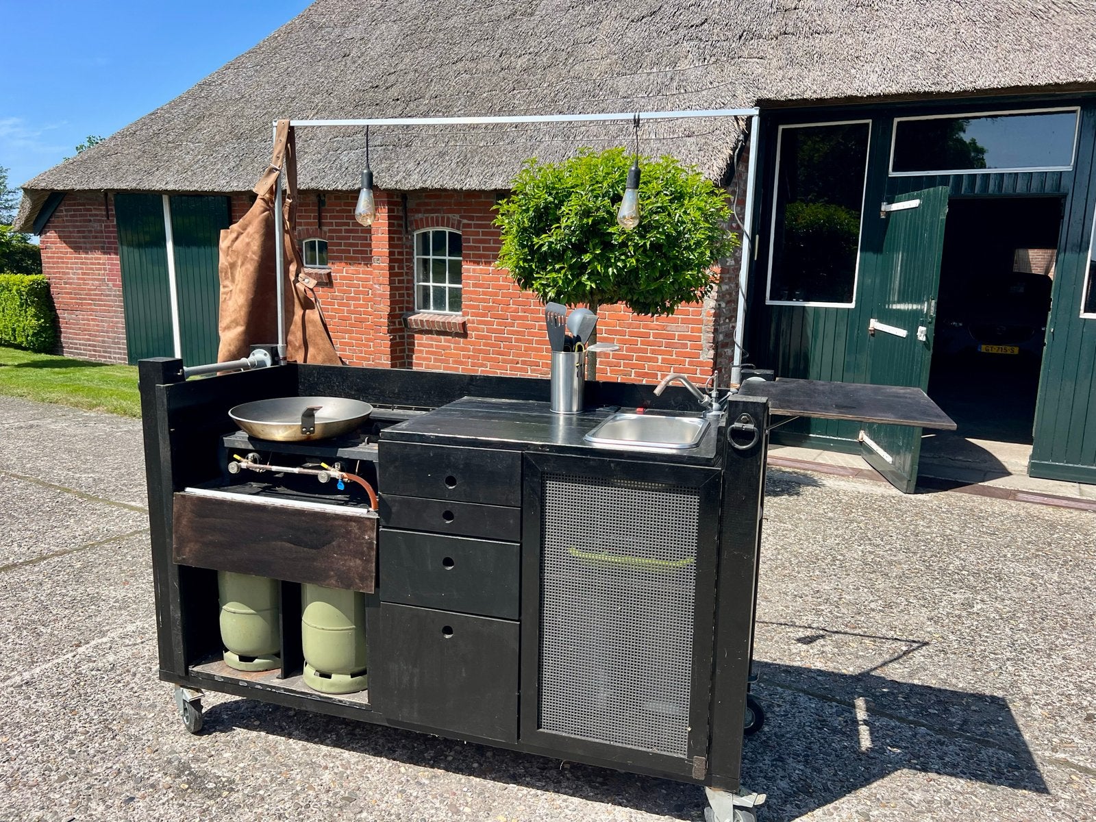 Mobiele buitenkeuken met gasbranders en spoelbak, Ophalen, Gebruikt, Gas, Vrijstaand