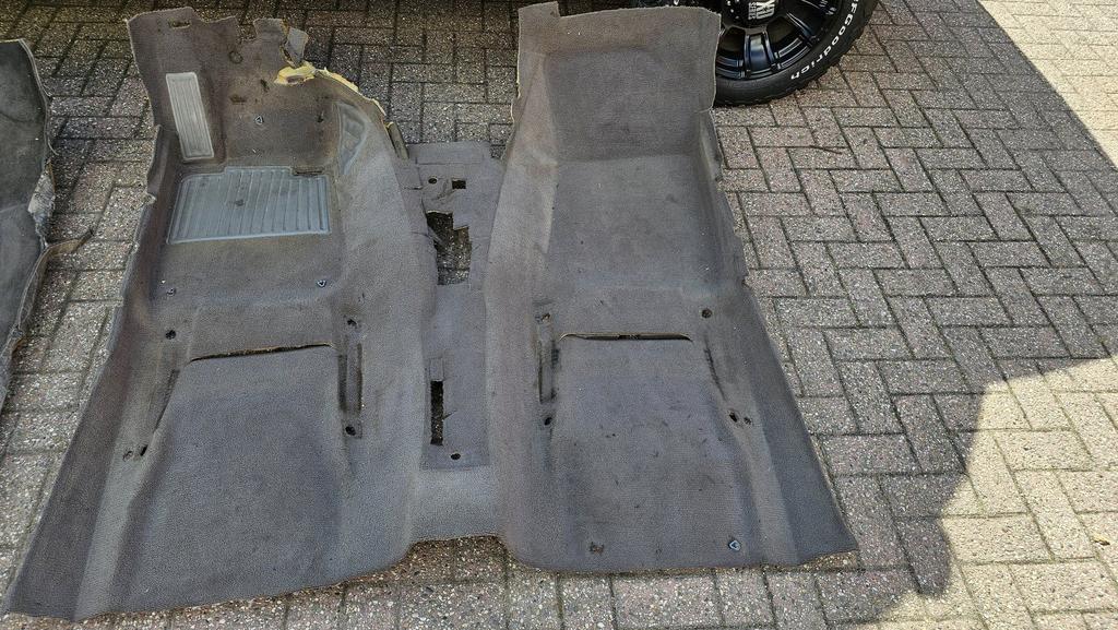 Tapijt vloerbedekking bruin BMW 3 serie E30 sedan TAPIJTE30-, Auto-onderdelen, Ophalen, Gebruikt, -, -