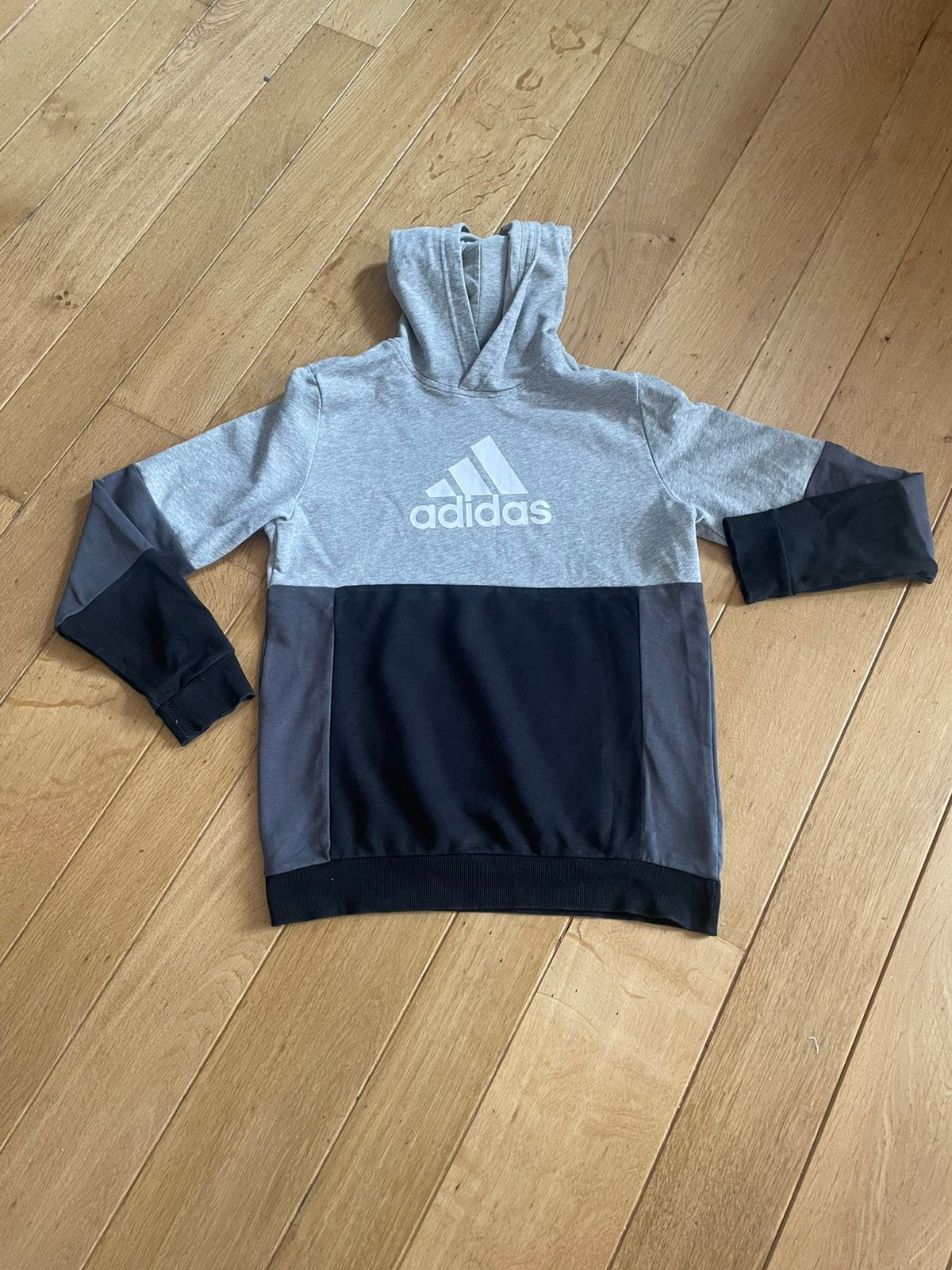 Adidas sweatshirt met gratis adidas roze shirt., Ophalen of Verzenden, Zo goed als nieuw, Jongen, Shirt of Longsleeve