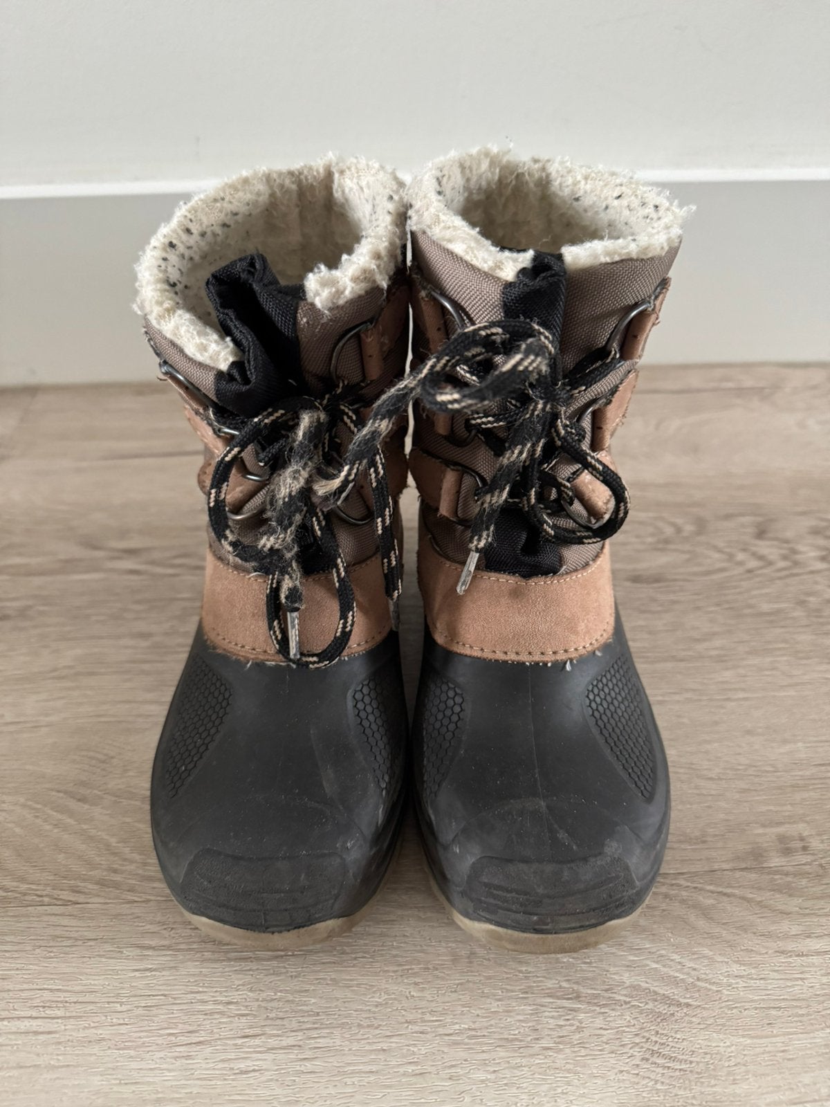 Gevoerde kinder snowboots beige zwart - maat 30/31, Ophalen of Verzenden, Gebruikt, Laarzen