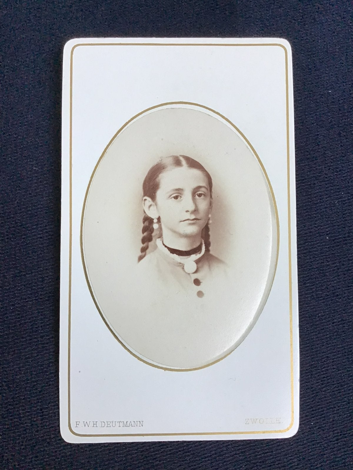 CDV, Tienermeisje, F.W.H. DEUTMANN, ZWOLLE, Carte de Visite, Ophalen of Verzenden, Voor 1940, Gebruikt, Foto