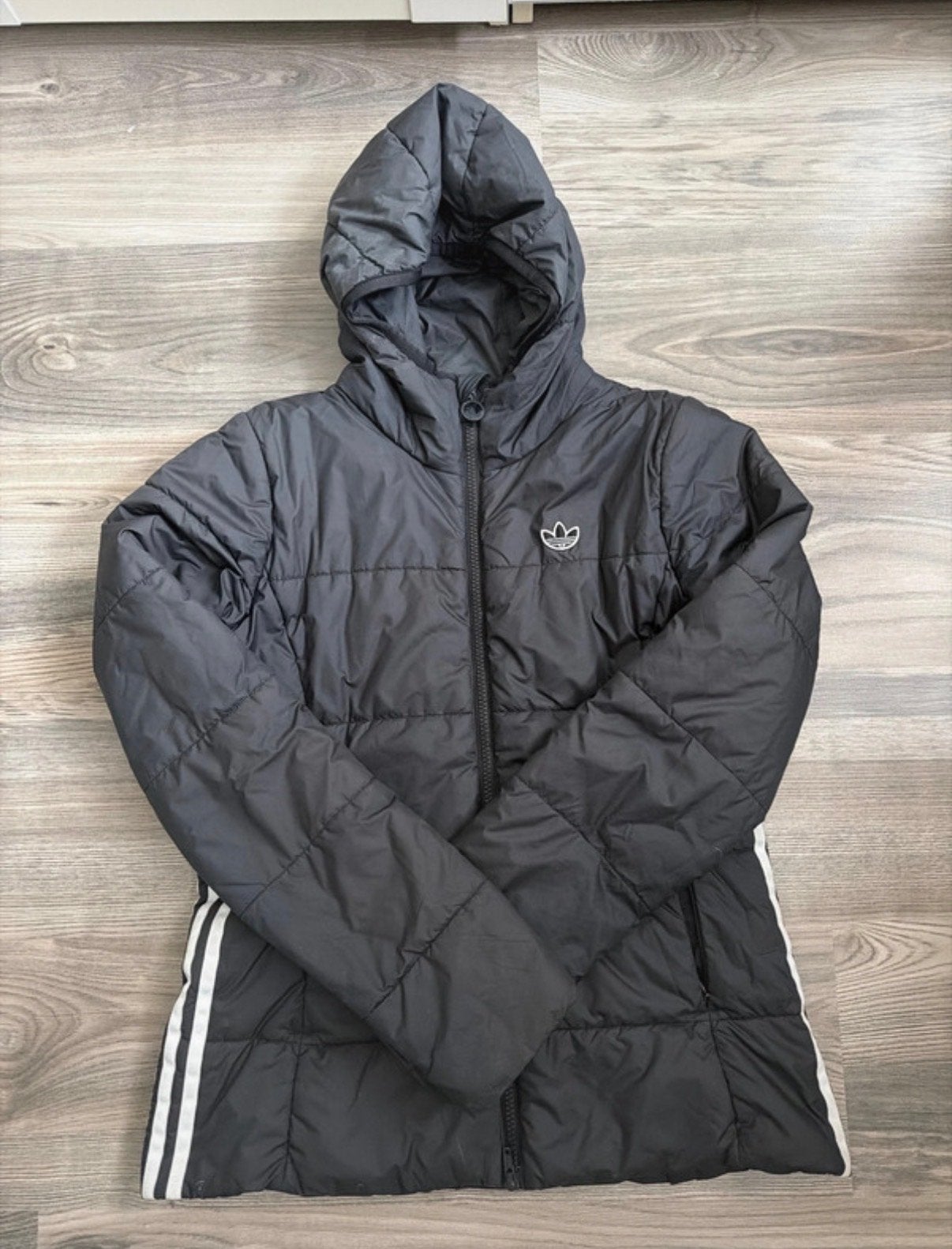 Adidas gewatteerde jas met capuchon dames maat S/36, Ophalen of Verzenden, Gedragen, Maat 36 (S), Zwart