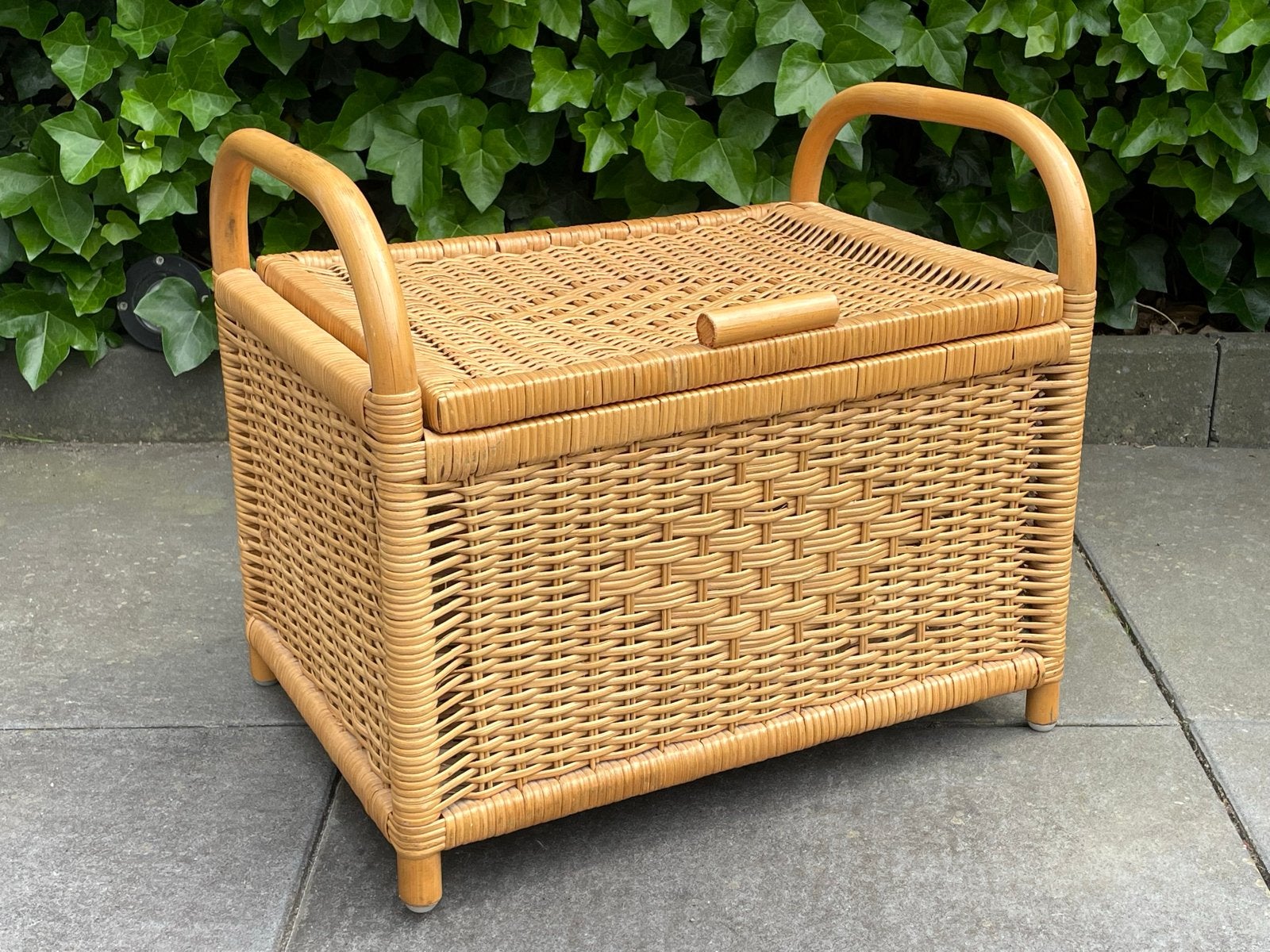 Vintage Rotan Opberg-Kist Mand Met Deksel Handvatten, Huis en Inrichting, Woonaccessoires | Schalen en Manden, Ophalen, Mand, Zo goed als nieuw