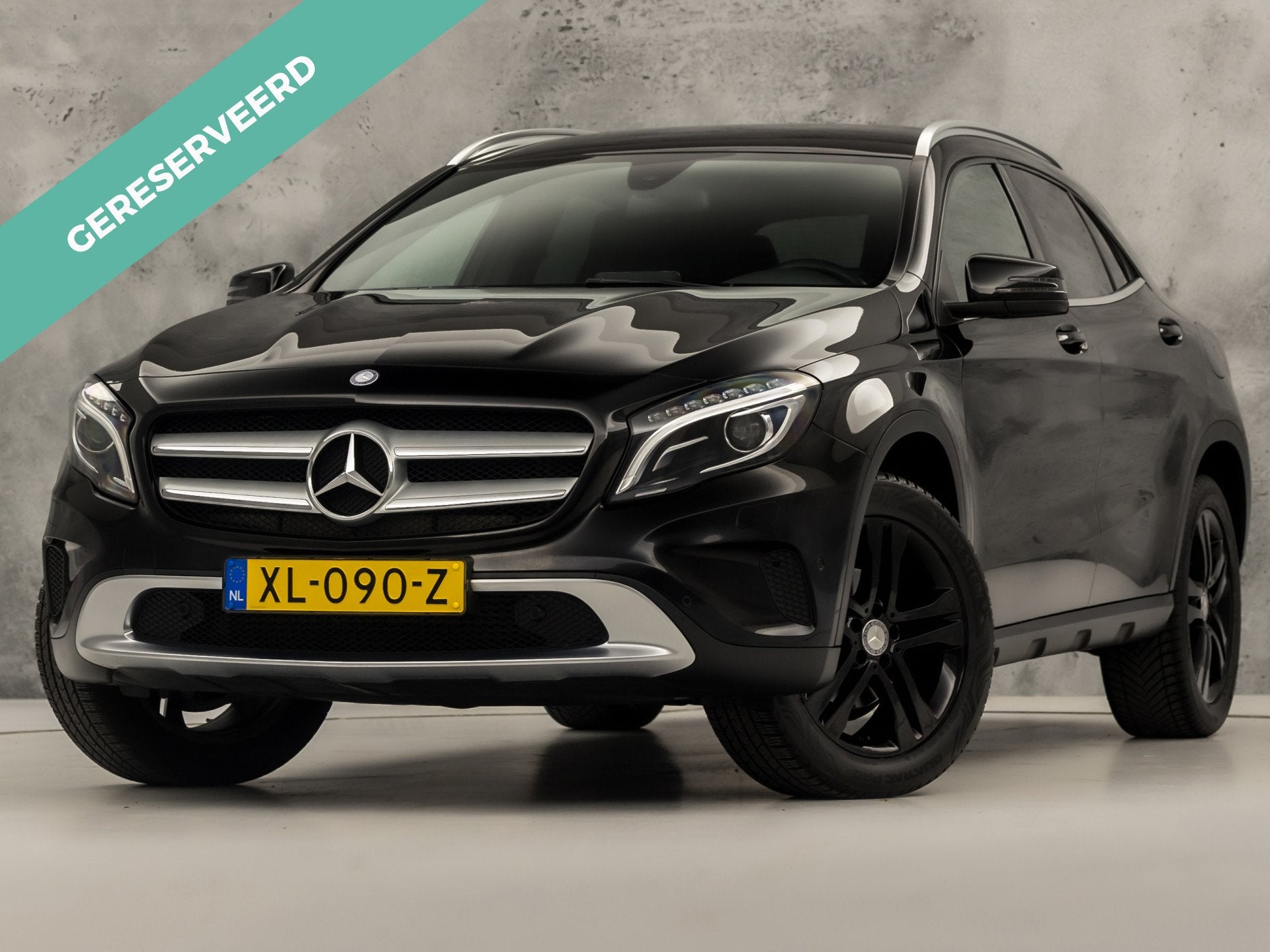 Mercedes-Benz GLA 180 Sport Automaat (GROOT NAVI, BLACK PACK, 12 maanden, Gebruikt, 4 cilinders, Leder en Stof