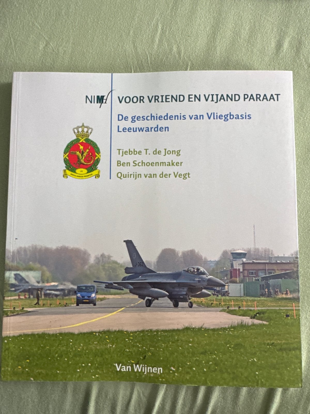 Voor Vriend en Vijand Paraat: Vliegbasis Leeuwarden, Ophalen of Verzenden, 1945 tot heden, Zo goed als nieuw, Luchtmacht