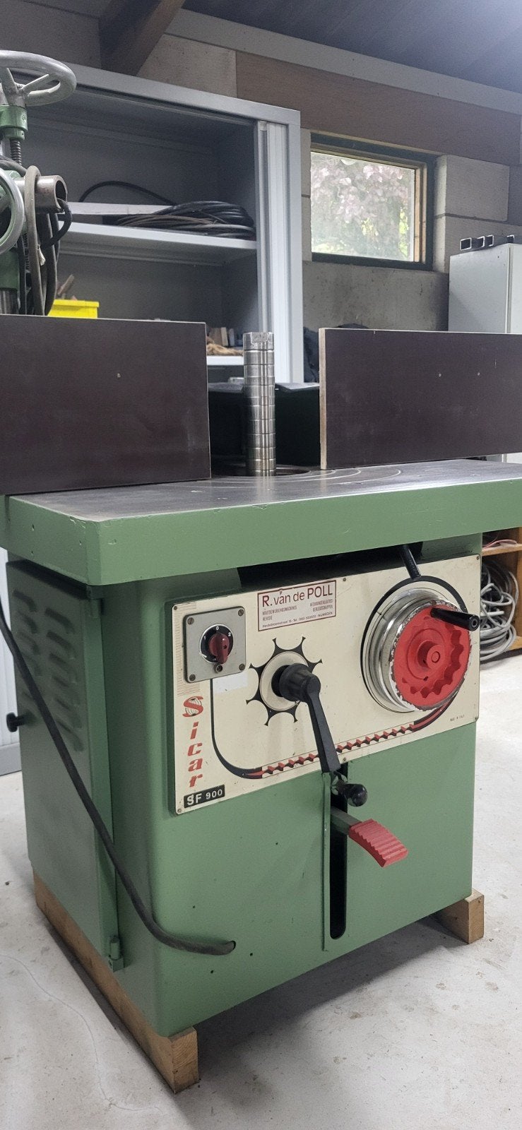 Freesmachine Sicar SF 900 met aanvoerwals en toebeho, Zakelijke goederen, Machines en Bouw | Houtbewerking, Ophalen of Verzenden
