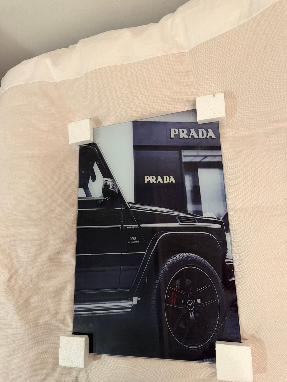 2 Nieuwe Prada glazen schilderijen - Wallfield, Antiek en Kunst, Ophalen, Glas, Voertuigen