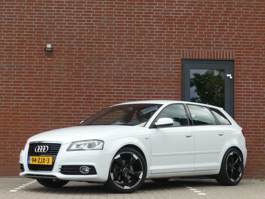 Audi A3 Sportback 1.2 TFSI S-Line / Xenon / 18 inch, Voorwielaandrijving, Euro 5, Gebruikt, Zwart
