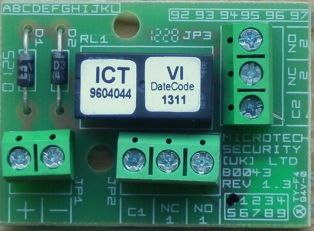 Microtech 12v = relais diode beveiligd 2x wissel contact, Ophalen of Verzenden, Zo goed als nieuw