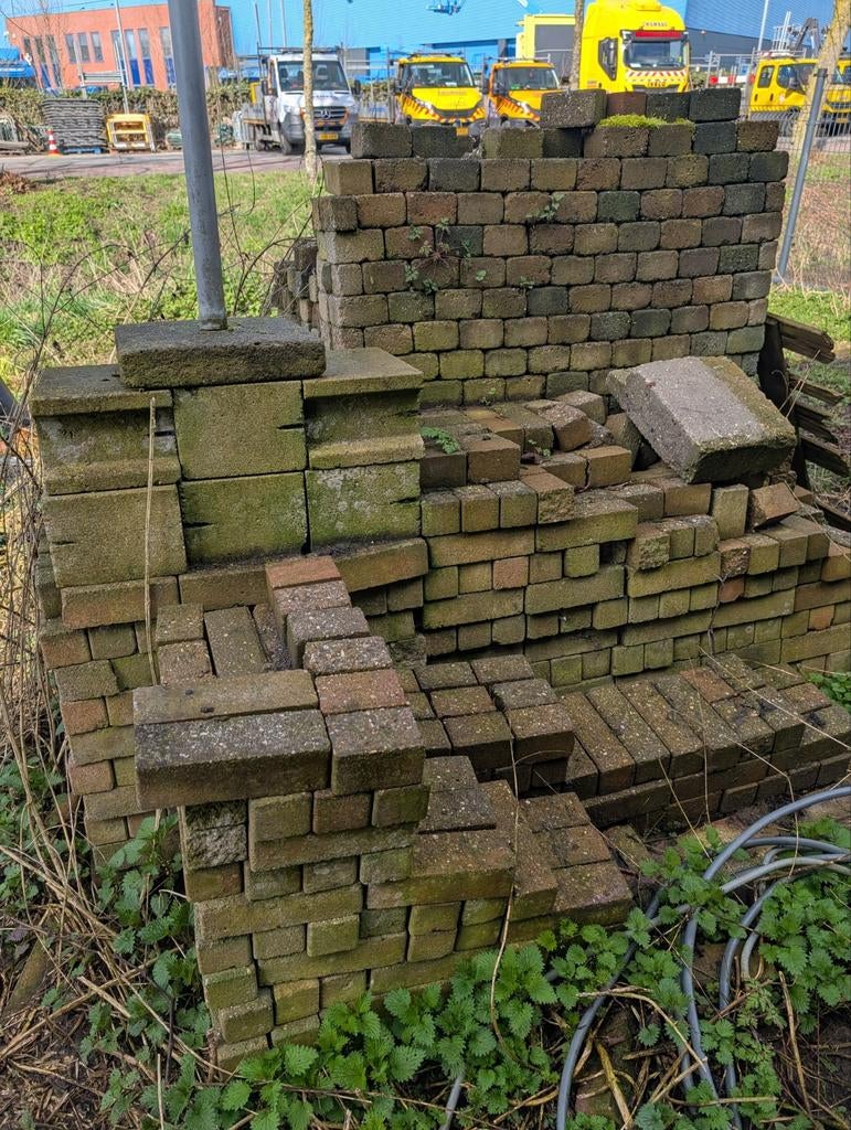 Gratis stenen af te halen in Lexmond, Doe-het-zelf en Verbouw, Metselstenen, Ophalen