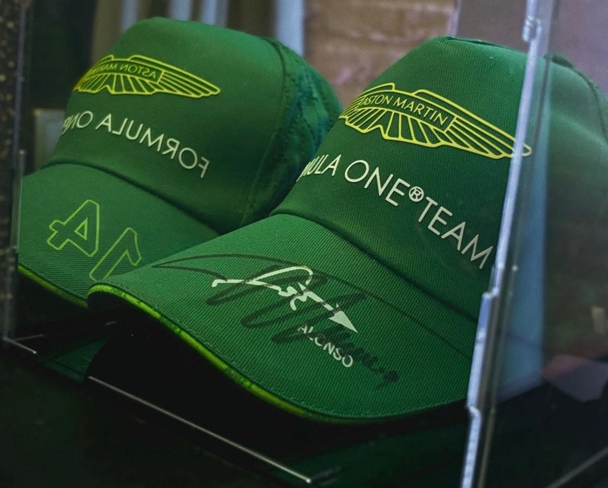 Gesigneerde Fernando Alonso pet + Certificaat & Display Case, Ophalen, Nieuw, Formule 1