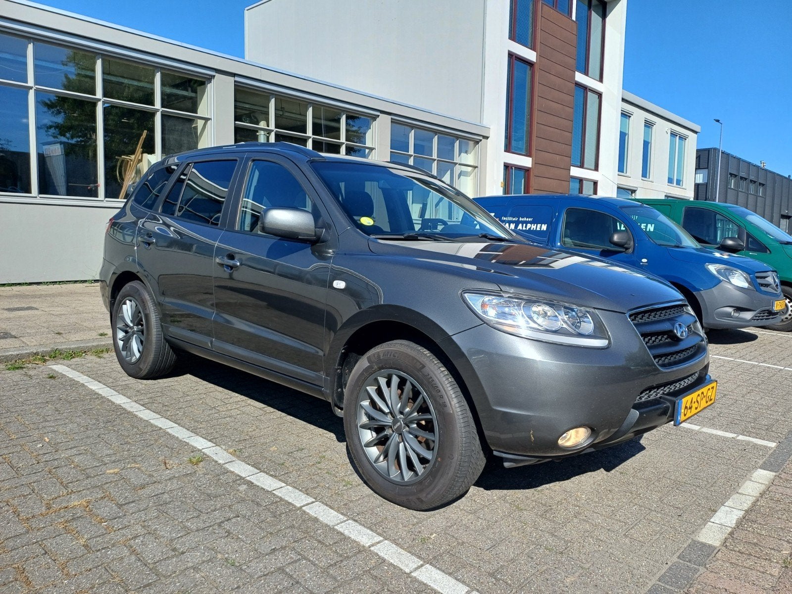 Hyundai Santa Fe 2.7 2WD 2006 Grijs, Uitstekende staat, Auto's, Hyundai, Voorwielaandrijving, Santa Fe, Achteruitrijcamera, 2000 kg