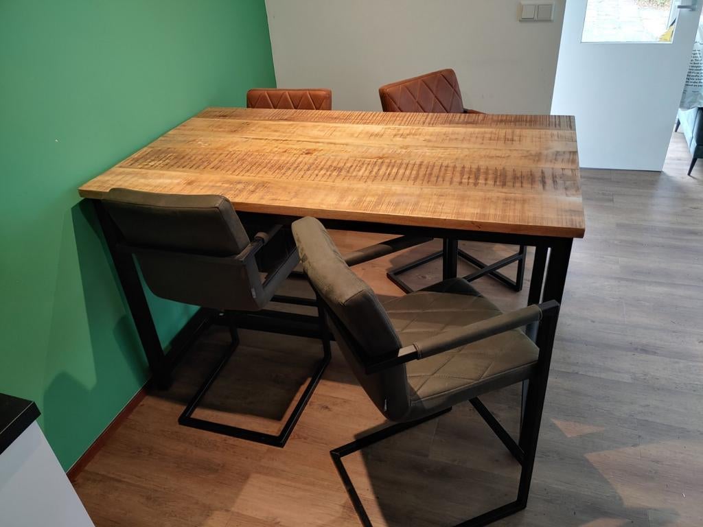 Complete Bartafel Ghent met 4 Barkrukken Denmark, Huis en Inrichting, Ophalen, Zo goed als nieuw, Industrieel, Modern, 4 tot 6 stoelen