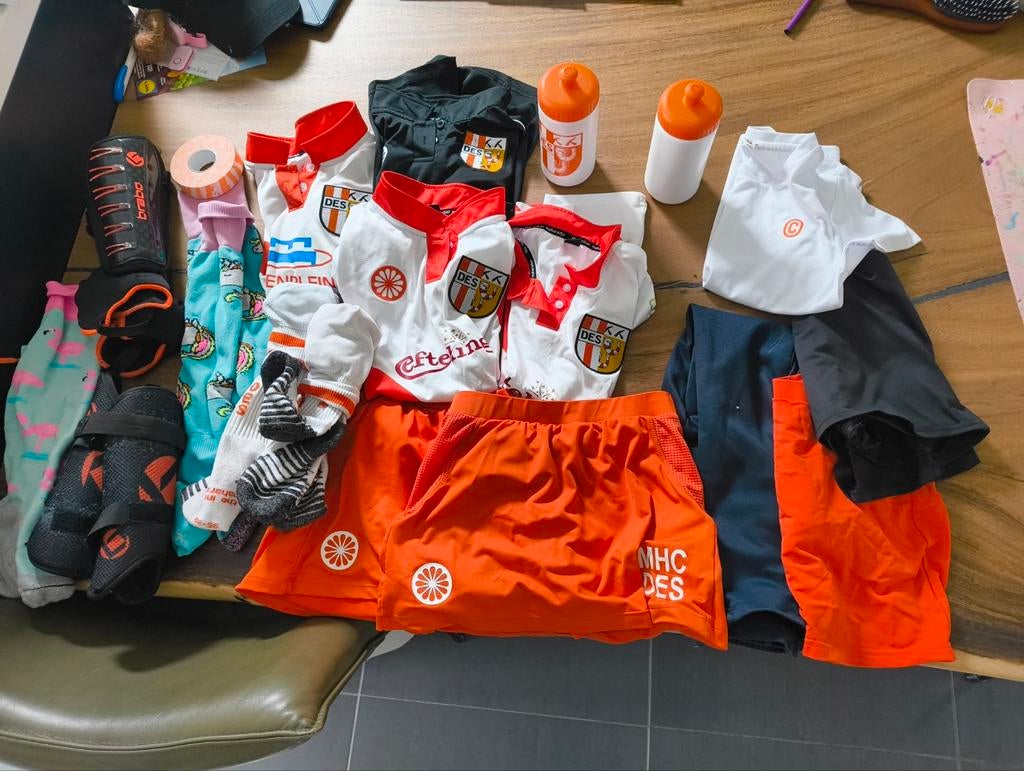 MHC DES Hockeytenue Mt 152 (valt klein& Extra Kleding/Bekers, Ophalen, Gebruikt, Kleding