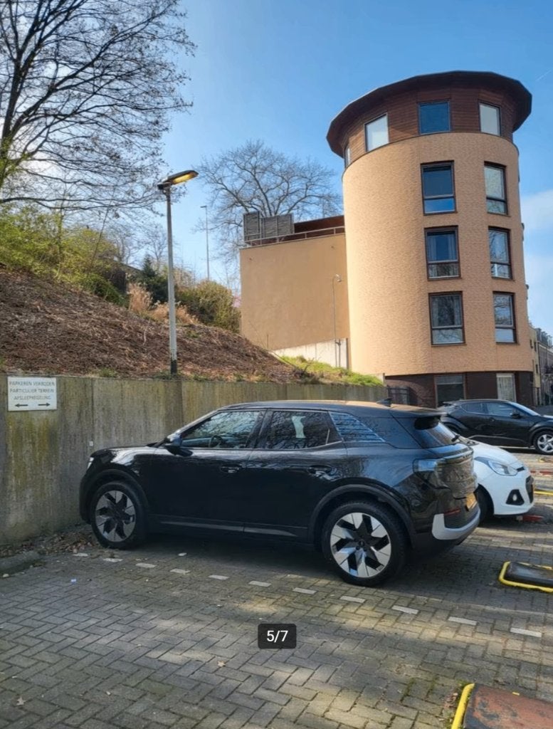 Parkeerplaats huren bij centrum nijmegen - auto of bus, Huizen en Kamers, Gelderland