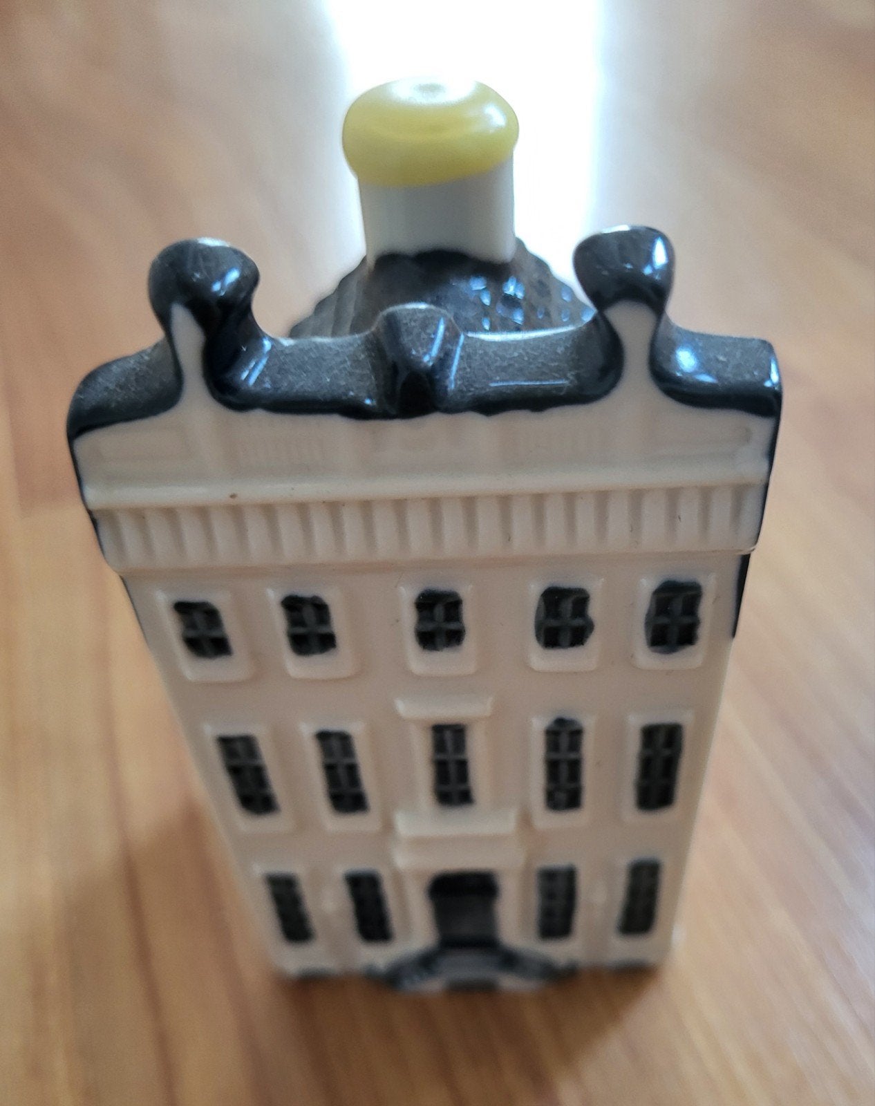 KLM huisje Bols nr. 83, gevuld en verzegeld, Verzamelen, KLM Huisjes, Ophalen of Verzenden, Zo goed als nieuw, 81 t/m 91, Gevuld