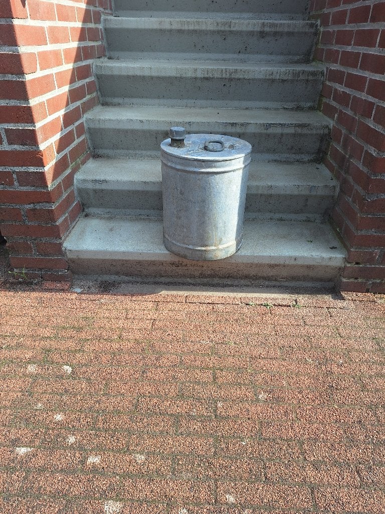 Vintage benzine jerrycan / vat, Ophalen