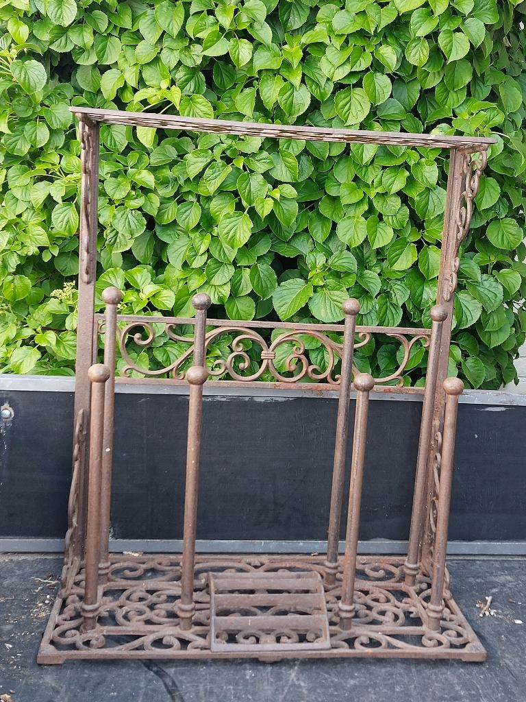 Brocante Esschert Laarzenrek Gietijzer, Ophalen, Gebruikt
