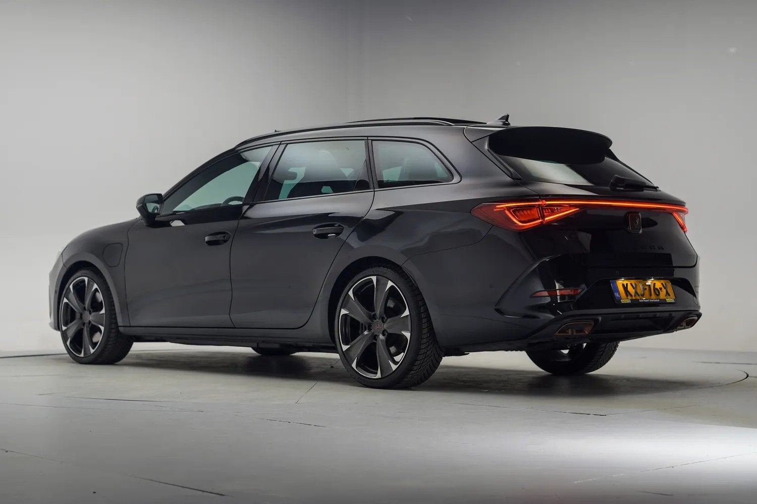 CUPRA Leon Sportstourer 1.4 e-Hybrid VZ Performance [ Panora, Auto's, 77 km/l, Gebruikt, 4 cilinders, Leon