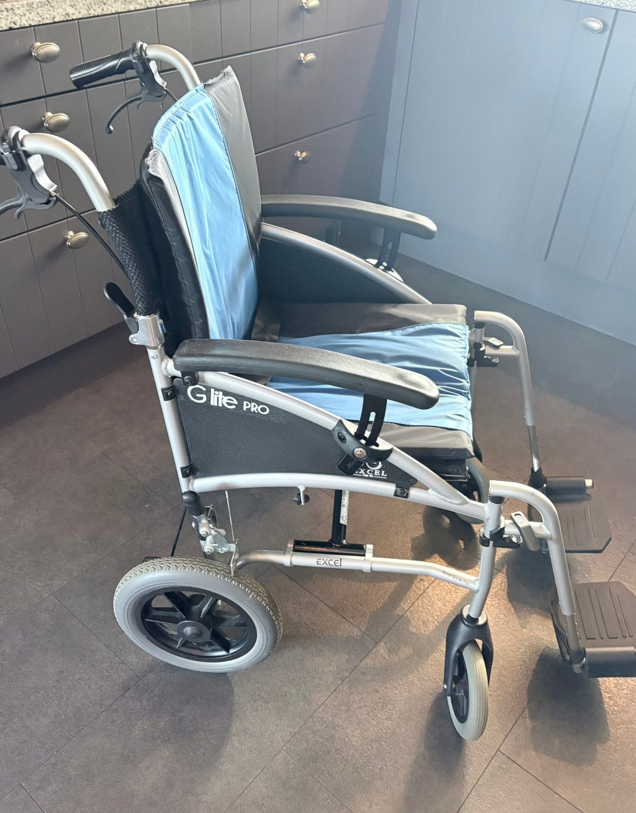 Excel G lite Pro, lichtgewicht transportstoel., Ophalen, Inklapbaar, Zo goed als nieuw, Duwrolstoel