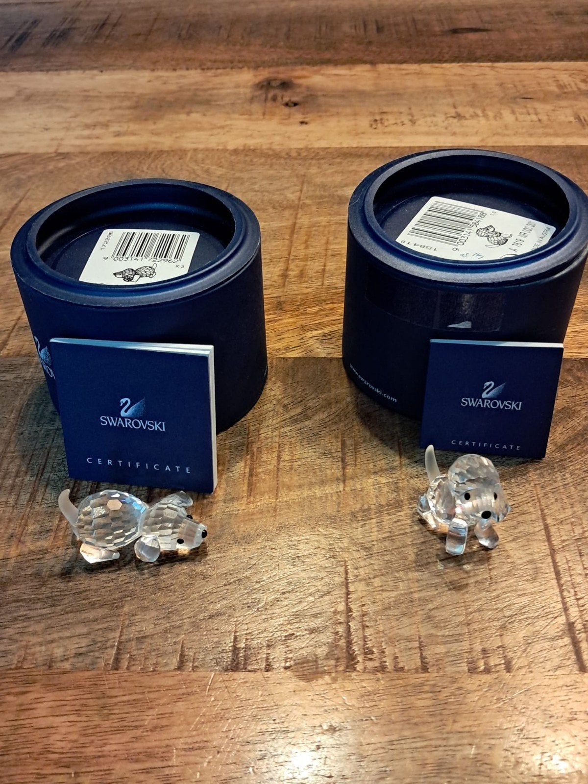 2 Swarovski Beagles: staand en zittend kristalbeeldje, Ophalen of Verzenden, Zo goed als nieuw, Hond of Kat, Beeldje of Figuurtje