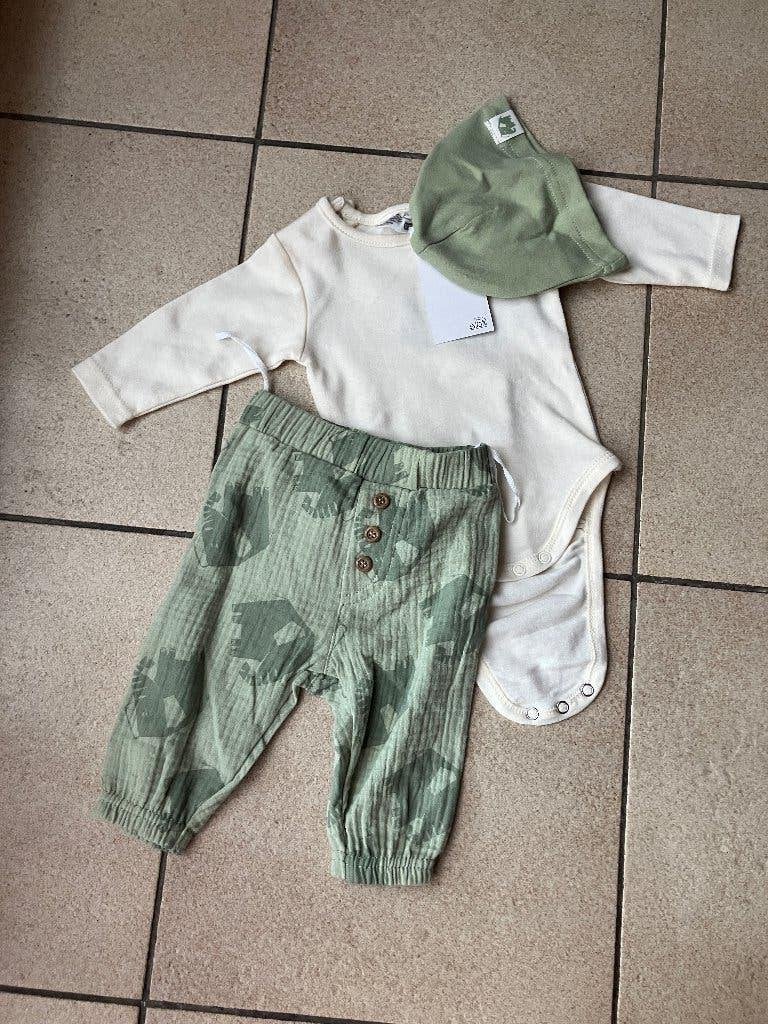 Nieuw groen gekleurde set ( romper, broek x mutsje ) maat 56, Ophalen of Verzenden, Nieuw, Jongetje of Meisje, Setje