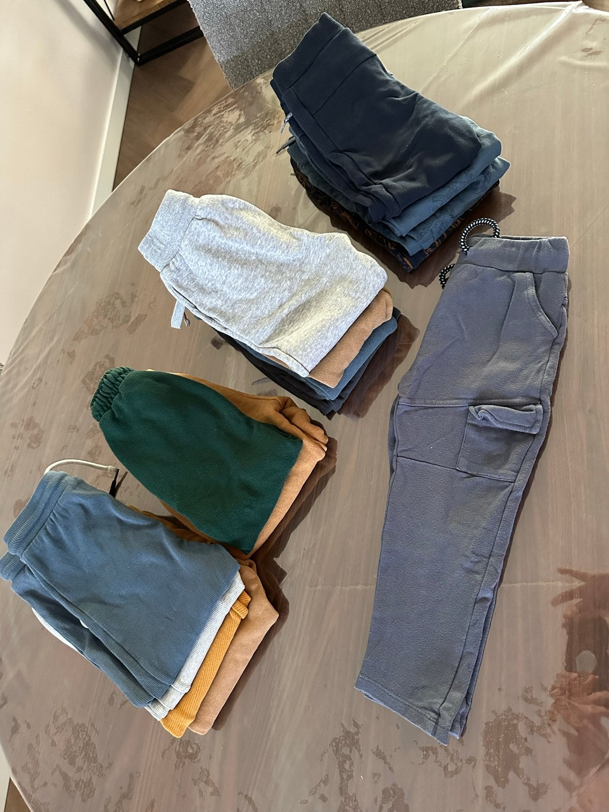 Groot kledingpakket broeken maat 98 (17 stuks) Hema Zara H&M, Kinderen en Baby's, Kinderkleding | Maat 98, Ophalen of Verzenden