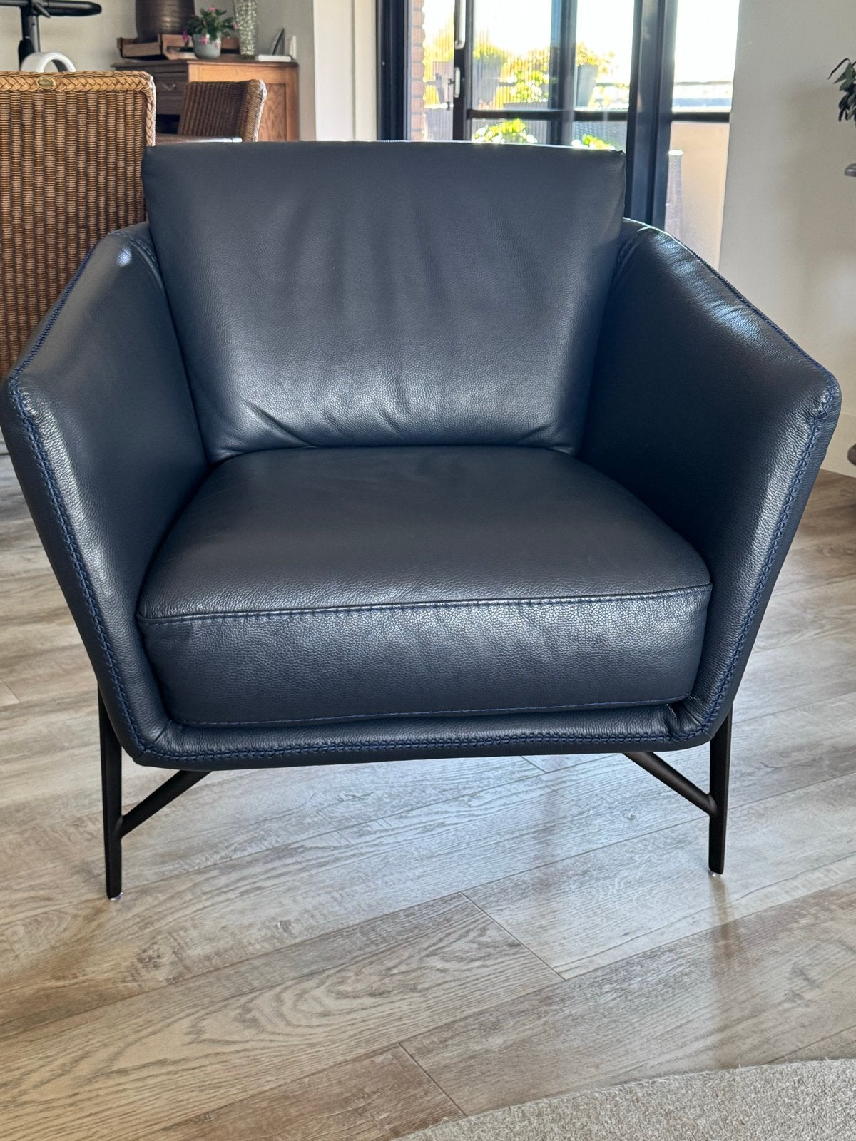 Calia Italia Venere Fauteuil Leder z.g.a.n., Ophalen, Leer, Zo goed als nieuw, 75 tot 100 cm