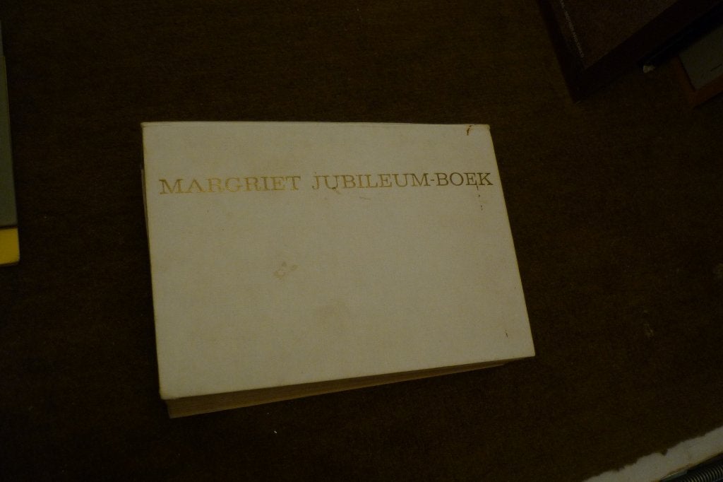 margriet jubileum boek, Ophalen of Verzenden, Gelezen