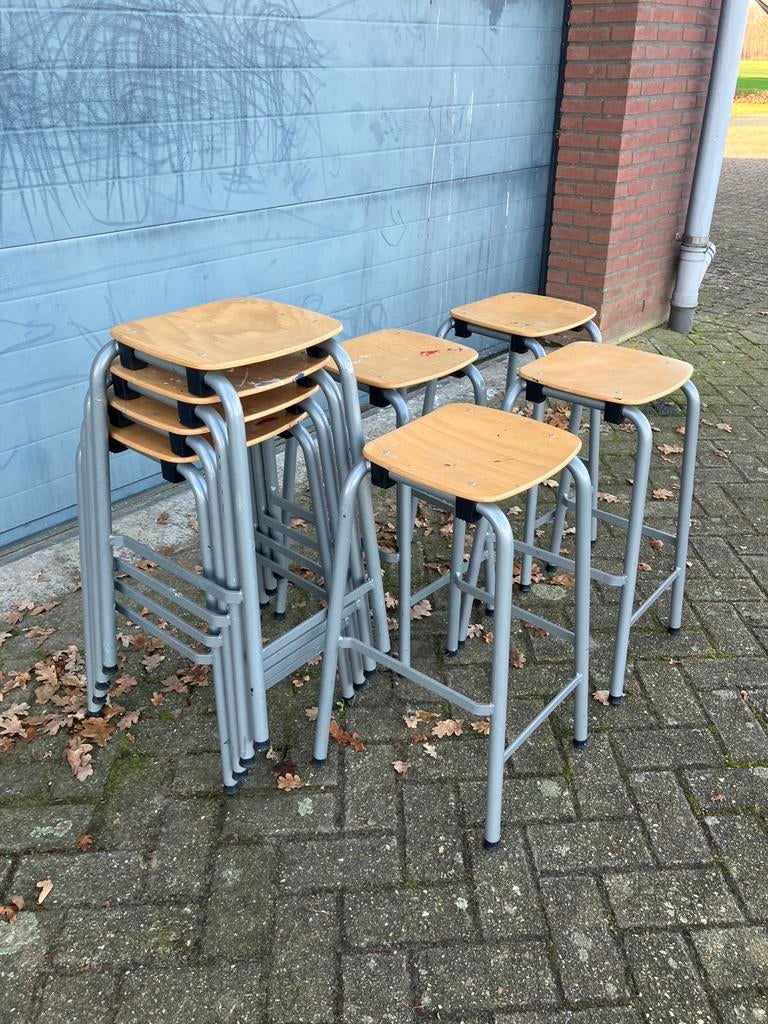 Ahrend halfhoge stapel kruk., Huis en Inrichting, Barkrukken, 5 krukken of meer, Ophalen, Zo goed als nieuw, 60 tot 90 cm