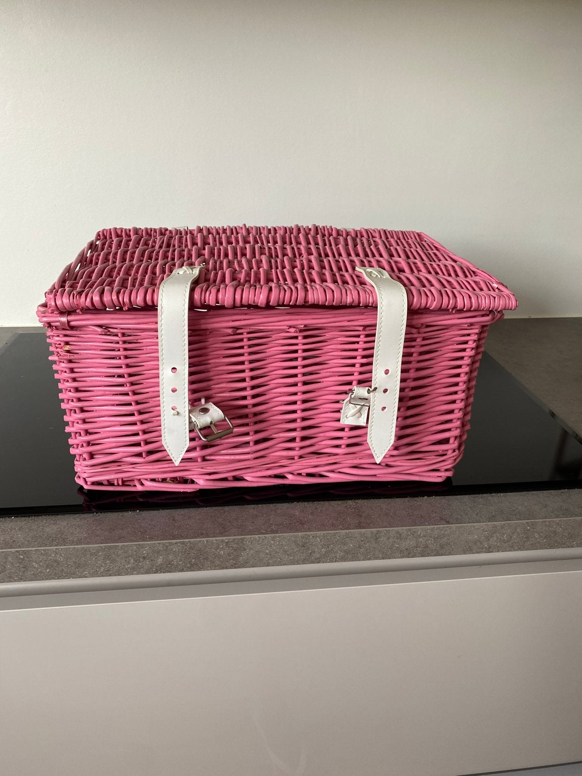 Roze picknickmand met witte riempjes, Ophalen, Zo goed als nieuw, Zonder inhoud