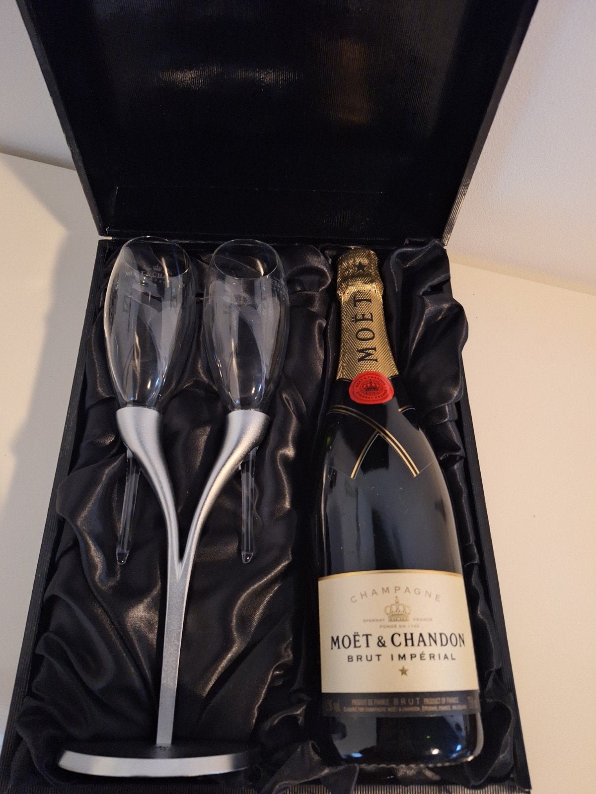 Moët & Chandon Champagne Set - Nieuw (doos beschadigd), Ophalen of Verzenden, Nieuw, Zwart, Overige merken